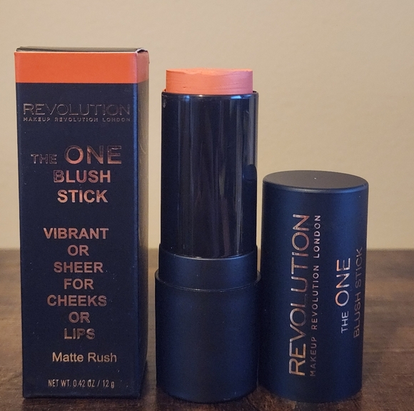 REVOLUTION BLUSH/LIP STICK - Picture 1 of 6